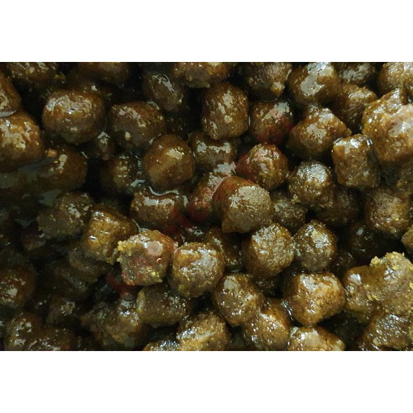 Pellet CF soft oil pellet czarny halibut 16mm 1kg 